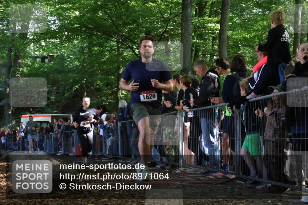 28.09.2025 - 33. Volkslauf durch das schöne Alstertal Strokosch-Dieckow http://msf.ph/oto/8971064 28.09.2025 11:52:55 Ziel 1015, 1620, 1648, 2321 meine-sportfotos.de