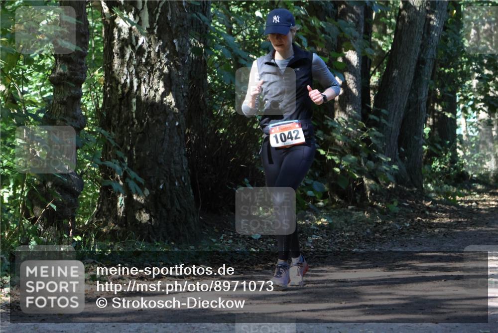 28.09.2025 - 33. Volkslauf durch das schöne Alstertal Strokosch-Dieckow http://msf.ph/oto/8971073 28.09.2025 12:06:30 Laufen 1042 meine-sportfotos.de