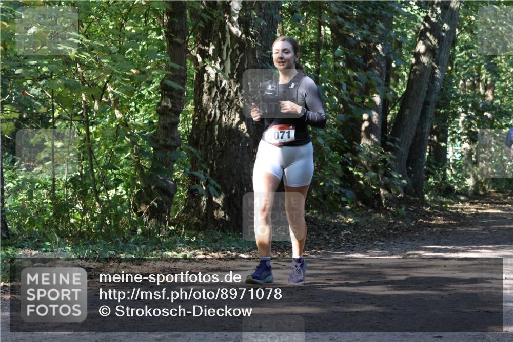 28.09.2025 - 33. Volkslauf durch das schöne Alstertal Strokosch-Dieckow http://msf.ph/oto/8971078 28.09.2025 12:06:48 Laufen 071 meine-sportfotos.de