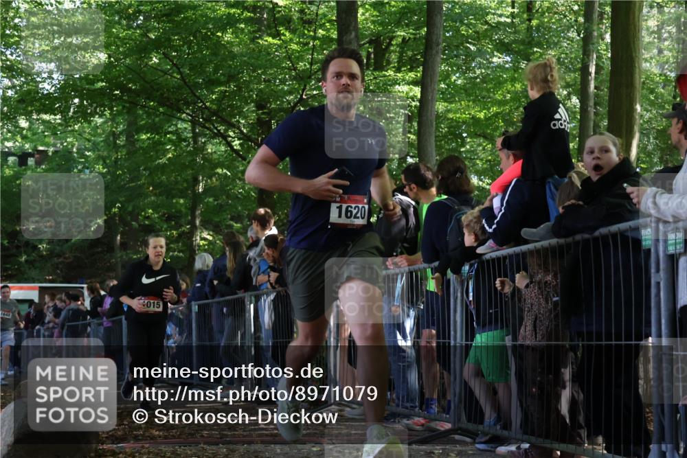 28.09.2025 - 33. Volkslauf durch das schöne Alstertal Strokosch-Dieckow http://msf.ph/oto/8971079 28.09.2025 11:52:55 Ziel 1015, 1620, 1648, 2321 meine-sportfotos.de