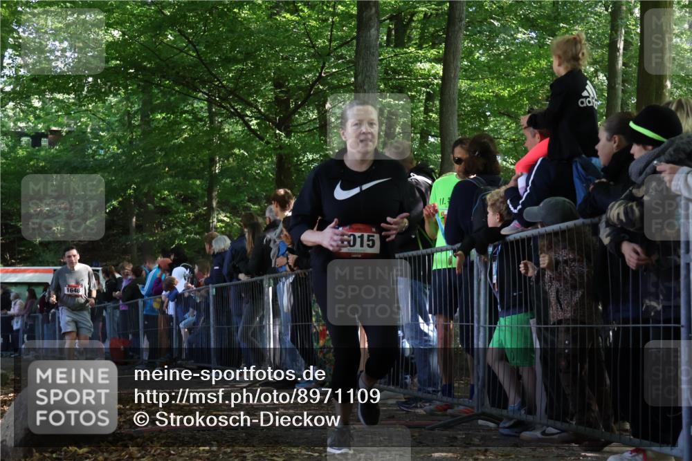 28.09.2025 - 33. Volkslauf durch das schöne Alstertal Strokosch-Dieckow http://msf.ph/oto/8971109 28.09.2025 11:52:57 Ziel 1015, 1620, 1648 meine-sportfotos.de