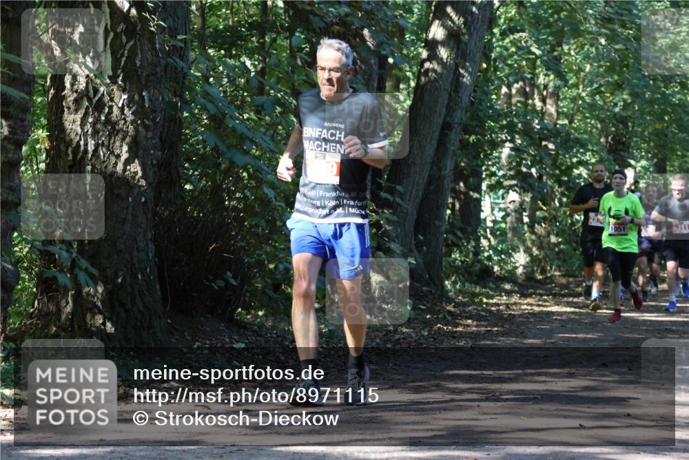 28.09.2025 - 33. Volkslauf durch das schöne Alstertal Strokosch-Dieckow http://msf.ph/oto/8971115 28.09.2025 12:07:45 Laufen 39, 1051 meine-sportfotos.de