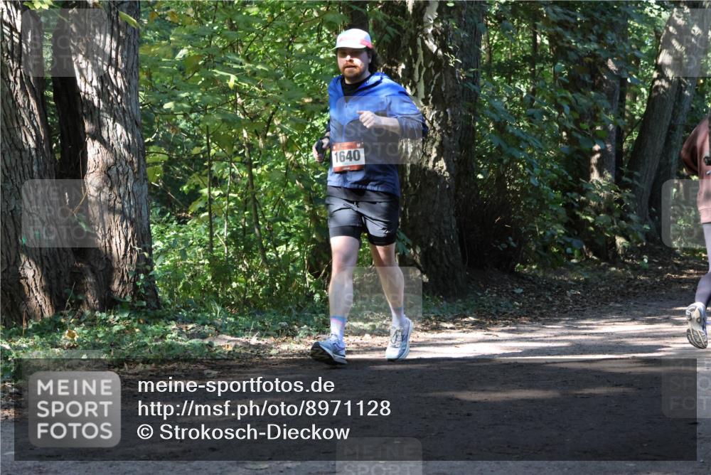 28.09.2025 - 33. Volkslauf durch das schöne Alstertal Strokosch-Dieckow http://msf.ph/oto/8971128 28.09.2025 12:07:59 Laufen 1640 meine-sportfotos.de
