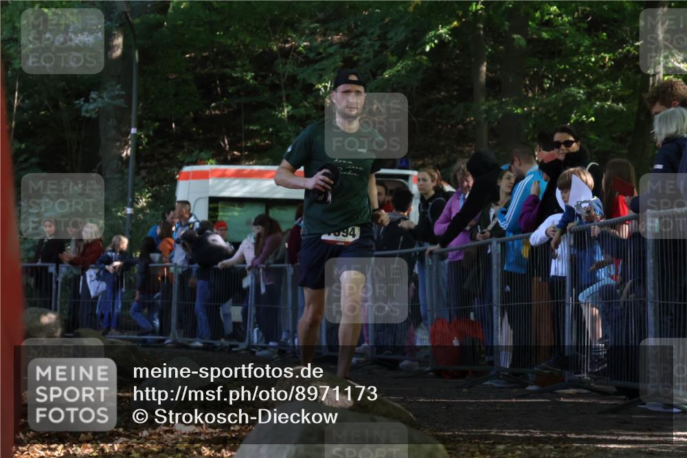 28.09.2025 - 33. Volkslauf durch das schöne Alstertal Strokosch-Dieckow http://msf.ph/oto/8971173 28.09.2025 11:53:04 Ziel 1594 meine-sportfotos.de