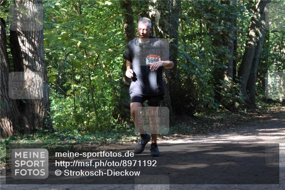 28.09.2025 - 33. Volkslauf durch das schöne Alstertal Strokosch-Dieckow http://msf.ph/oto/8971192 28.09.2025 12:09:14 Laufen 16, 96 meine-sportfotos.de