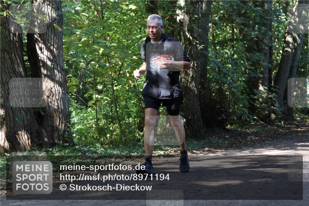 28.09.2025 - 33. Volkslauf durch das schöne Alstertal Strokosch-Dieckow http://msf.ph/oto/8971194 28.09.2025 12:09:14 Laufen  meine-sportfotos.de