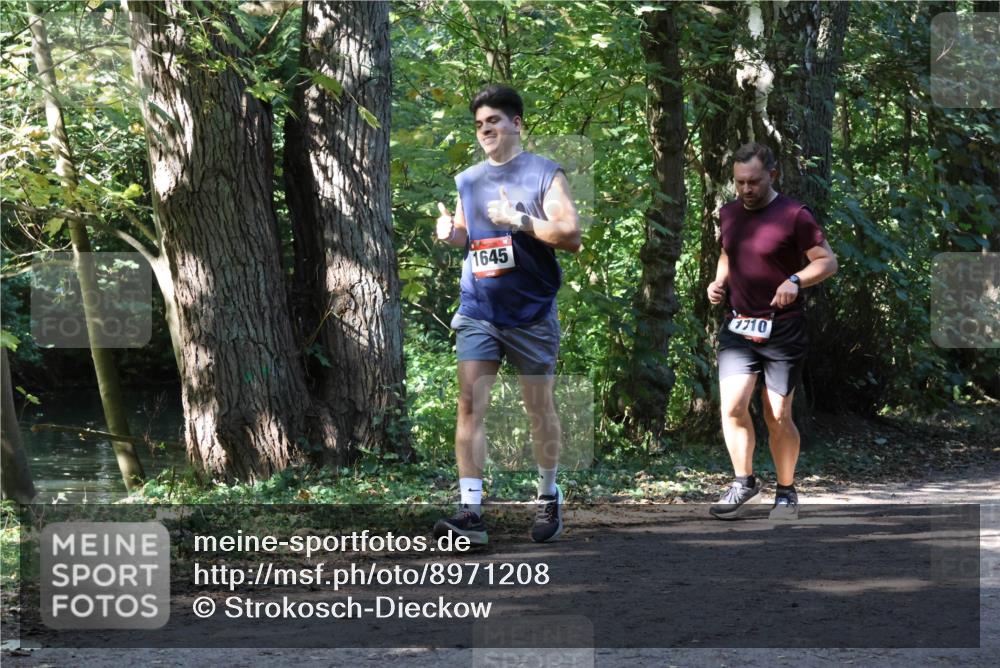 28.09.2025 - 33. Volkslauf durch das schöne Alstertal Strokosch-Dieckow http://msf.ph/oto/8971208 28.09.2025 12:09:49 Laufen 1645, 7710 meine-sportfotos.de