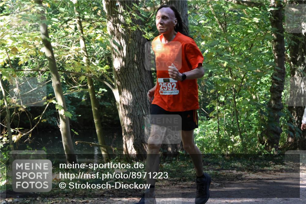 28.09.2025 - 33. Volkslauf durch das schöne Alstertal Strokosch-Dieckow http://msf.ph/oto/8971223 28.09.2025 12:10:09 Laufen 2592 meine-sportfotos.de