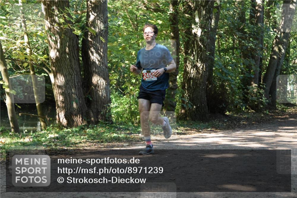 28.09.2025 - 33. Volkslauf durch das schöne Alstertal Strokosch-Dieckow http://msf.ph/oto/8971239 28.09.2025 12:10:28 Laufen 245 meine-sportfotos.de
