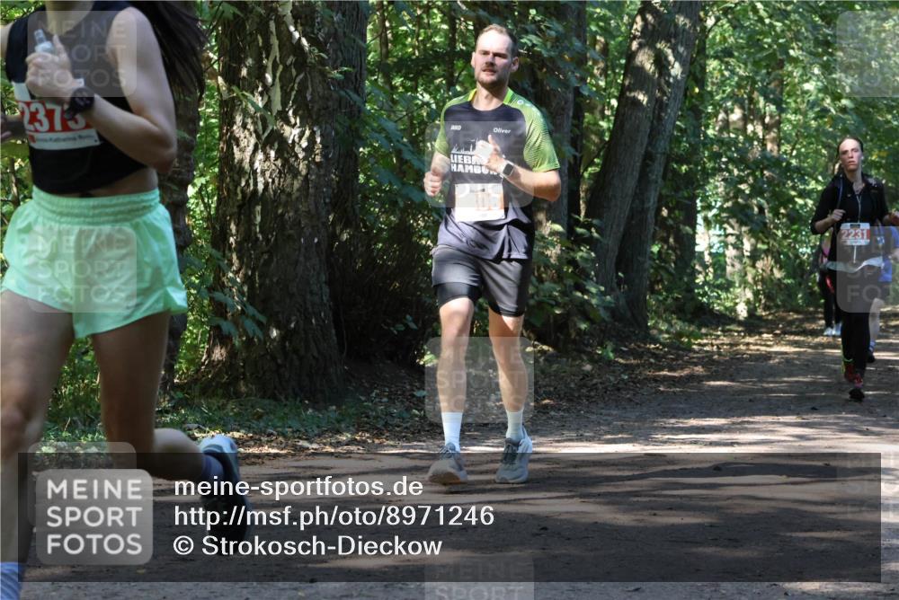 28.09.2025 - 33. Volkslauf durch das schöne Alstertal Strokosch-Dieckow http://msf.ph/oto/8971246 28.09.2025 12:10:33 Laufen 2373, 308, 2231 meine-sportfotos.de