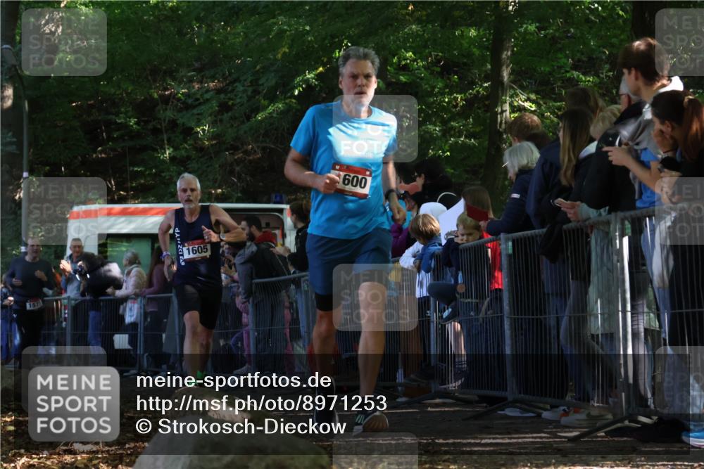 28.09.2025 - 33. Volkslauf durch das schöne Alstertal Strokosch-Dieckow http://msf.ph/oto/8971253 28.09.2025 11:53:14 Ziel 1573, 1600, 1605 meine-sportfotos.de