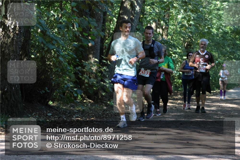 28.09.2025 - 33. Volkslauf durch das schöne Alstertal Strokosch-Dieckow http://msf.ph/oto/8971258 28.09.2025 12:10:43 Laufen 2103, 1069 meine-sportfotos.de