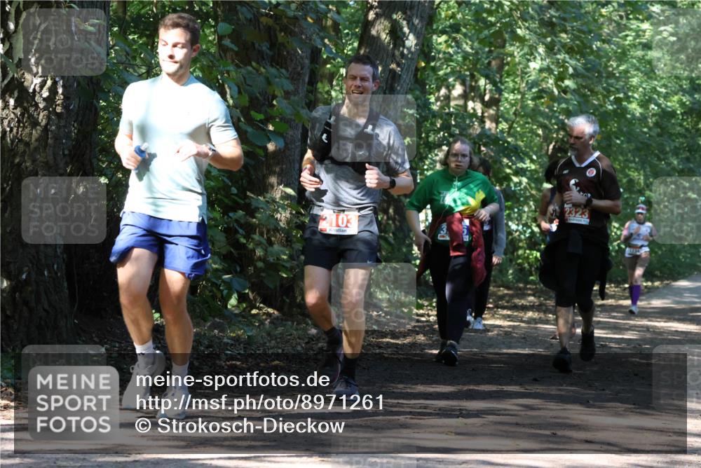 28.09.2025 - 33. Volkslauf durch das schöne Alstertal Strokosch-Dieckow http://msf.ph/oto/8971261 28.09.2025 12:10:44 Laufen 2103, 2323 meine-sportfotos.de