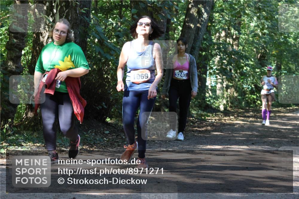 28.09.2025 - 33. Volkslauf durch das schöne Alstertal Strokosch-Dieckow http://msf.ph/oto/8971271 28.09.2025 12:10:50 Laufen 1069, 3245 meine-sportfotos.de