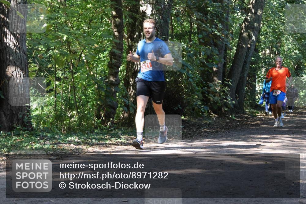 28.09.2025 - 33. Volkslauf durch das schöne Alstertal Strokosch-Dieckow http://msf.ph/oto/8971282 28.09.2025 12:11:18 Laufen 2621 meine-sportfotos.de