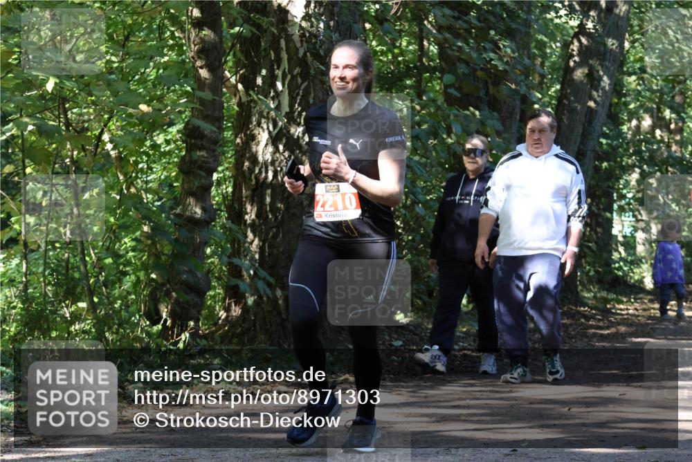 28.09.2025 - 33. Volkslauf durch das schöne Alstertal Strokosch-Dieckow http://msf.ph/oto/8971303 28.09.2025 12:11:40 Laufen 2210 meine-sportfotos.de