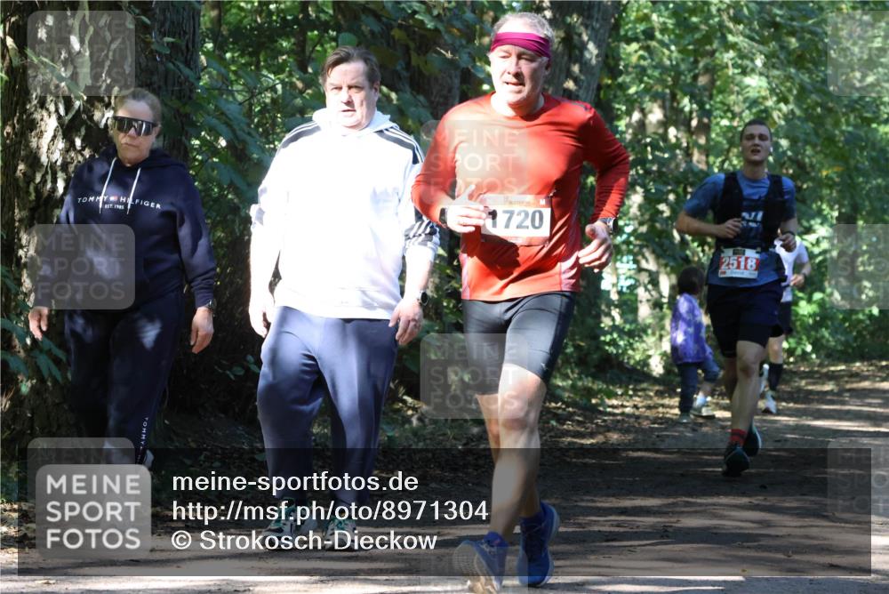 28.09.2025 - 33. Volkslauf durch das schöne Alstertal Strokosch-Dieckow http://msf.ph/oto/8971304 28.09.2025 12:11:42 Laufen 1985, 1720, 2518 meine-sportfotos.de