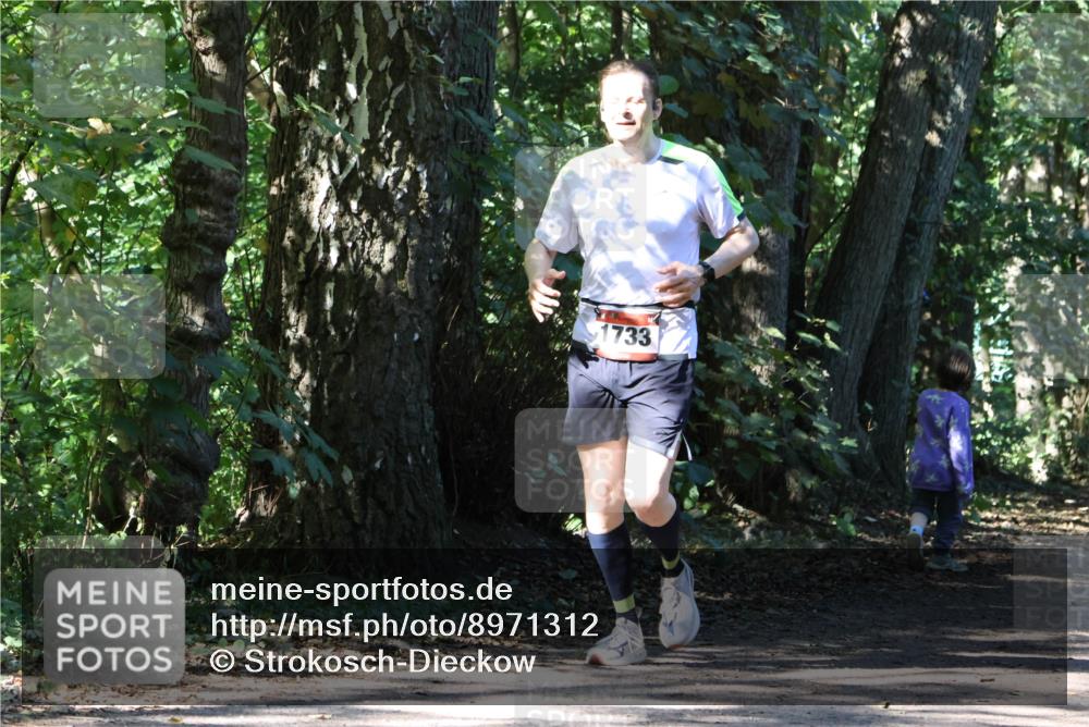 28.09.2025 - 33. Volkslauf durch das schöne Alstertal Strokosch-Dieckow http://msf.ph/oto/8971312 28.09.2025 12:11:49 Laufen 1733 meine-sportfotos.de