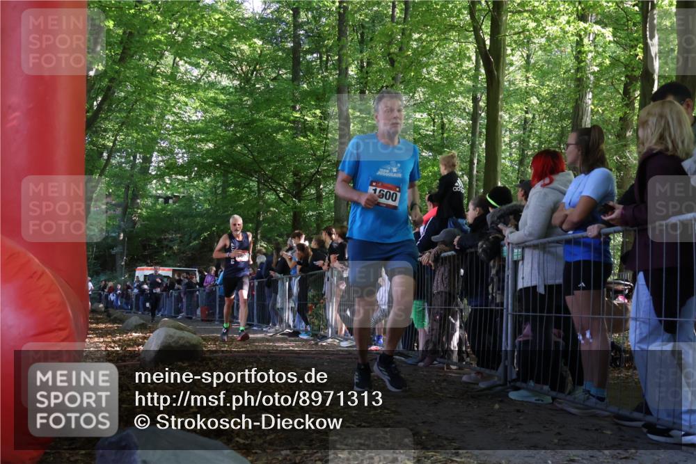 28.09.2025 - 33. Volkslauf durch das schöne Alstertal Strokosch-Dieckow http://msf.ph/oto/8971313 28.09.2025 11:53:17 Ziel 1573, 1600, 1605 meine-sportfotos.de