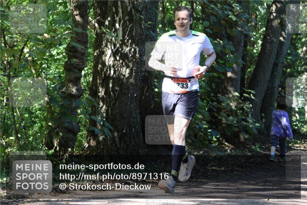 28.09.2025 - 33. Volkslauf durch das schöne Alstertal Strokosch-Dieckow http://msf.ph/oto/8971316 28.09.2025 12:11:49 Laufen 733 meine-sportfotos.de