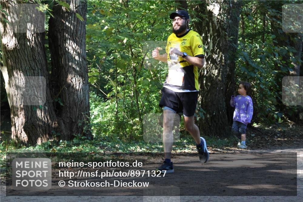 28.09.2025 - 33. Volkslauf durch das schöne Alstertal Strokosch-Dieckow http://msf.ph/oto/8971327 28.09.2025 12:12:01 Laufen  meine-sportfotos.de