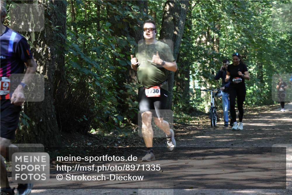 28.09.2025 - 33. Volkslauf durch das schöne Alstertal Strokosch-Dieckow http://msf.ph/oto/8971335 28.09.2025 12:12:09 Laufen 19, 1730, 1086 meine-sportfotos.de