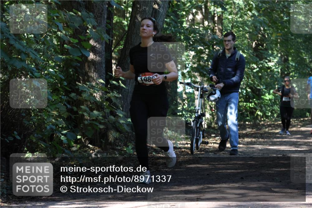 28.09.2025 - 33. Volkslauf durch das schöne Alstertal Strokosch-Dieckow http://msf.ph/oto/8971337 28.09.2025 12:12:11 Laufen 08, 1050 meine-sportfotos.de