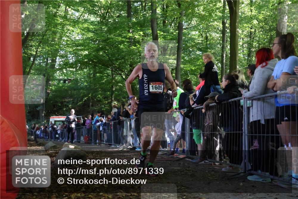 28.09.2025 - 33. Volkslauf durch das schöne Alstertal Strokosch-Dieckow http://msf.ph/oto/8971339 28.09.2025 11:53:19 Ziel 1573, 1605 meine-sportfotos.de