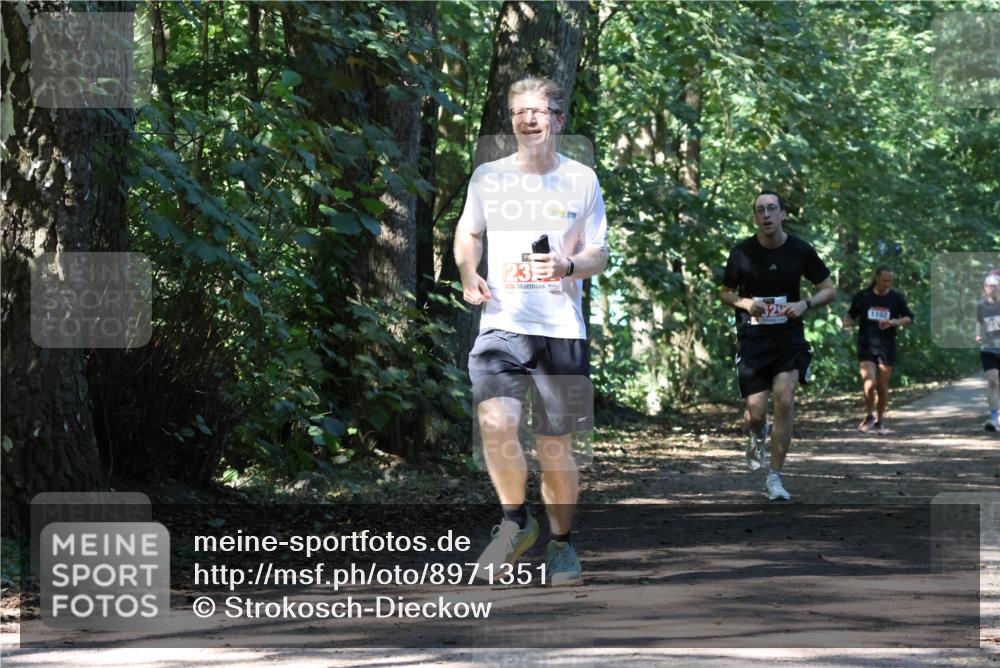 28.09.2025 - 33. Volkslauf durch das schöne Alstertal Strokosch-Dieckow http://msf.ph/oto/8971351 28.09.2025 12:12:39 Laufen 23, 1102 meine-sportfotos.de