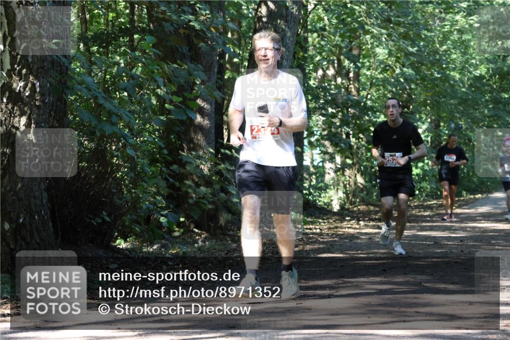 28.09.2025 - 33. Volkslauf durch das schöne Alstertal Strokosch-Dieckow http://msf.ph/oto/8971352 28.09.2025 12:12:39 Laufen 23, 1102 meine-sportfotos.de