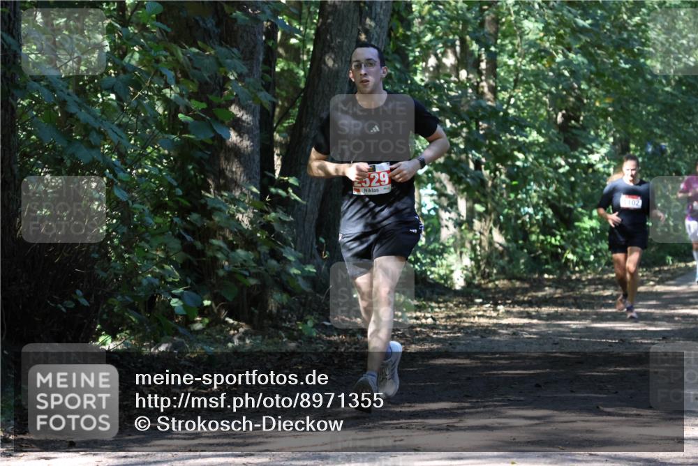28.09.2025 - 33. Volkslauf durch das schöne Alstertal Strokosch-Dieckow http://msf.ph/oto/8971355 28.09.2025 12:12:41 Laufen 529, 1102 meine-sportfotos.de