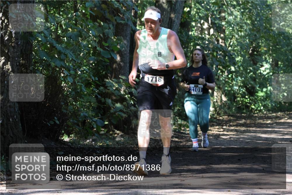 28.09.2025 - 33. Volkslauf durch das schöne Alstertal Strokosch-Dieckow http://msf.ph/oto/8971386 28.09.2025 12:13:11 Laufen 1718, 3101 meine-sportfotos.de