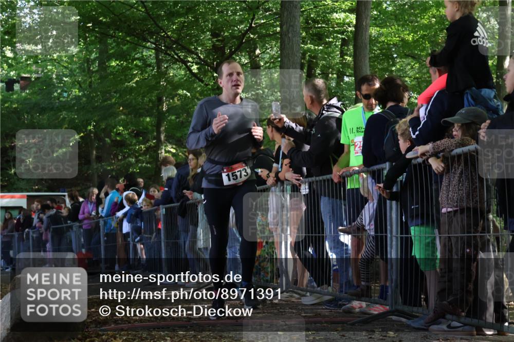 28.09.2025 - 33. Volkslauf durch das schöne Alstertal Strokosch-Dieckow http://msf.ph/oto/8971391 28.09.2025 11:53:22 Ziel 1012, 1573 meine-sportfotos.de