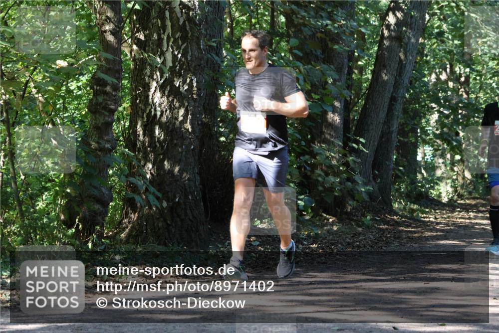 28.09.2025 - 33. Volkslauf durch das schöne Alstertal Strokosch-Dieckow http://msf.ph/oto/8971402 28.09.2025 12:13:41 Laufen  meine-sportfotos.de