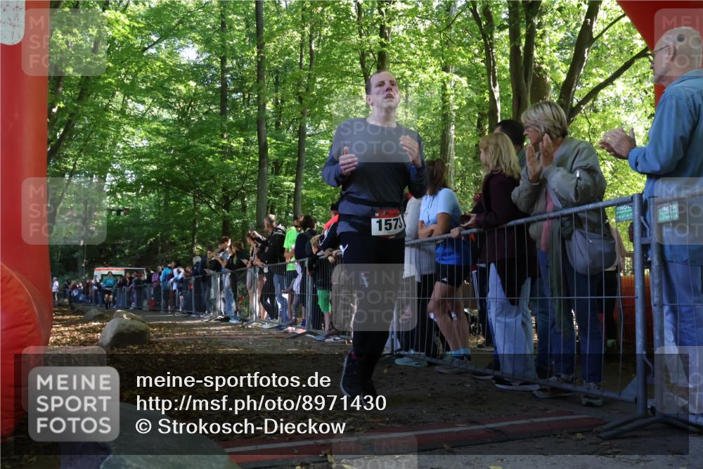28.09.2025 - 33. Volkslauf durch das schöne Alstertal Strokosch-Dieckow http://msf.ph/oto/8971430 28.09.2025 11:53:23 Ziel 1012, 1573 meine-sportfotos.de