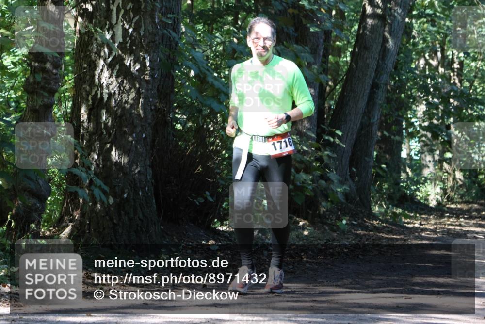 28.09.2025 - 33. Volkslauf durch das schöne Alstertal Strokosch-Dieckow http://msf.ph/oto/8971432 28.09.2025 12:14:06 Laufen 1716 meine-sportfotos.de