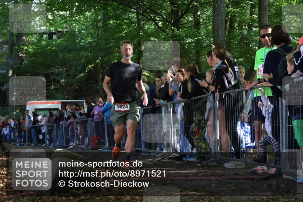 28.09.2025 - 33. Volkslauf durch das schöne Alstertal Strokosch-Dieckow http://msf.ph/oto/8971521 28.09.2025 11:53:32 Ziel 1624 meine-sportfotos.de