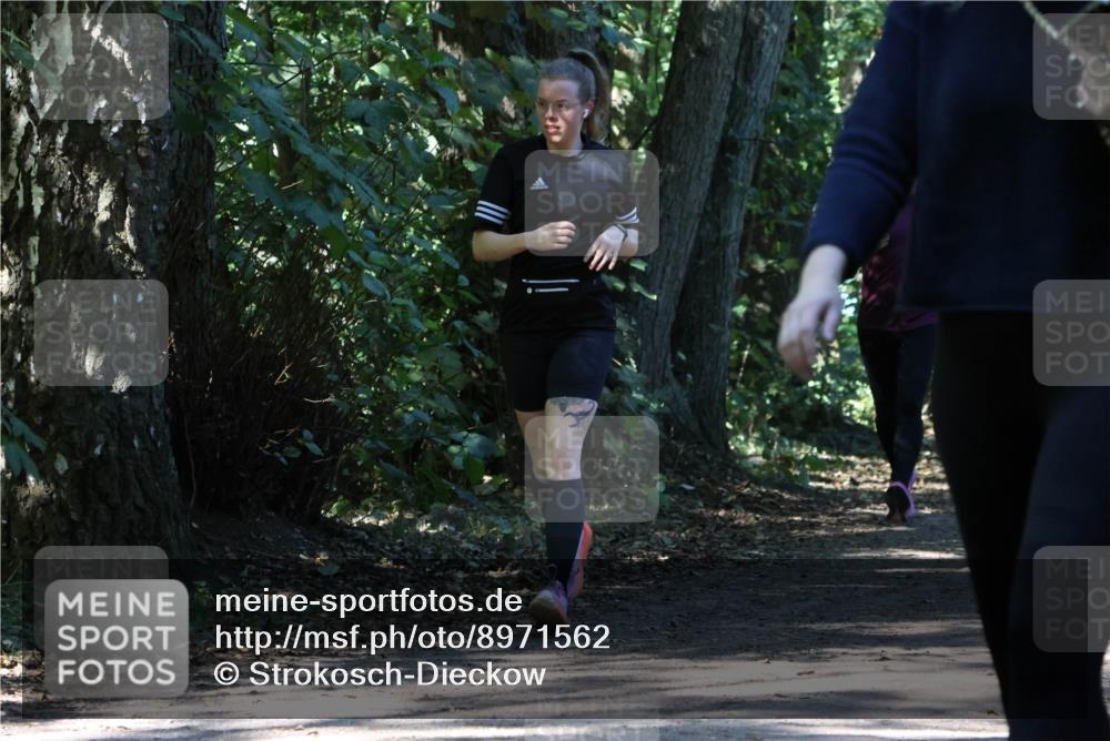 28.09.2025 - 33. Volkslauf durch das schöne Alstertal Strokosch-Dieckow http://msf.ph/oto/8971562 28.09.2025 12:16:18 Laufen  meine-sportfotos.de