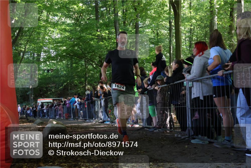 28.09.2025 - 33. Volkslauf durch das schöne Alstertal Strokosch-Dieckow http://msf.ph/oto/8971574 28.09.2025 11:53:34 Ziel 1624, 3061 meine-sportfotos.de