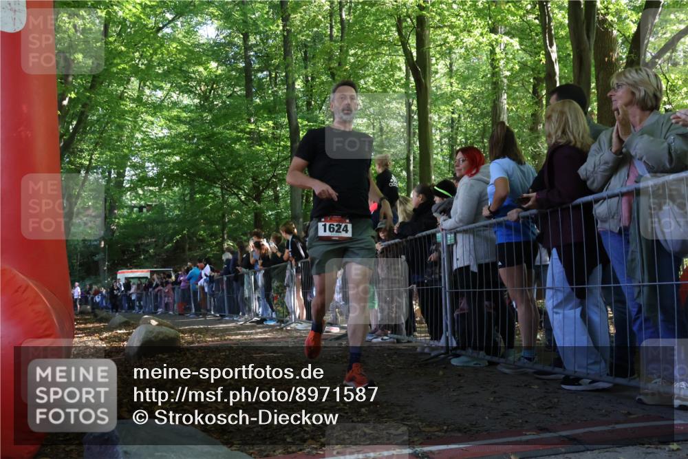 28.09.2025 - 33. Volkslauf durch das schöne Alstertal Strokosch-Dieckow http://msf.ph/oto/8971587 28.09.2025 11:53:35 Ziel 1624, 3061 meine-sportfotos.de