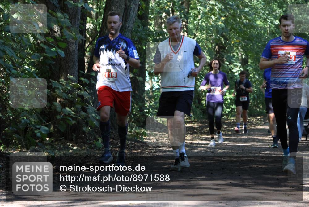 28.09.2025 - 33. Volkslauf durch das schöne Alstertal Strokosch-Dieckow http://msf.ph/oto/8971588 28.09.2025 12:17:08 Laufen 2119, 1079, 3 meine-sportfotos.de