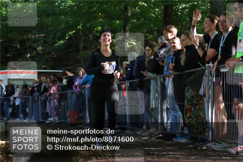 28.09.2025 - 33. Volkslauf durch das schöne Alstertal Strokosch-Dieckow http://msf.ph/oto/8971600 28.09.2025 11:53:42 Ziel 3061 meine-sportfotos.de