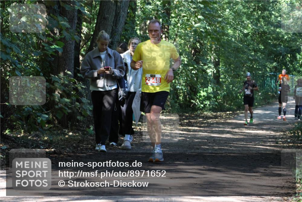 28.09.2025 - 33. Volkslauf durch das schöne Alstertal Strokosch-Dieckow http://msf.ph/oto/8971652 28.09.2025 12:18:07 Laufen 2648 meine-sportfotos.de