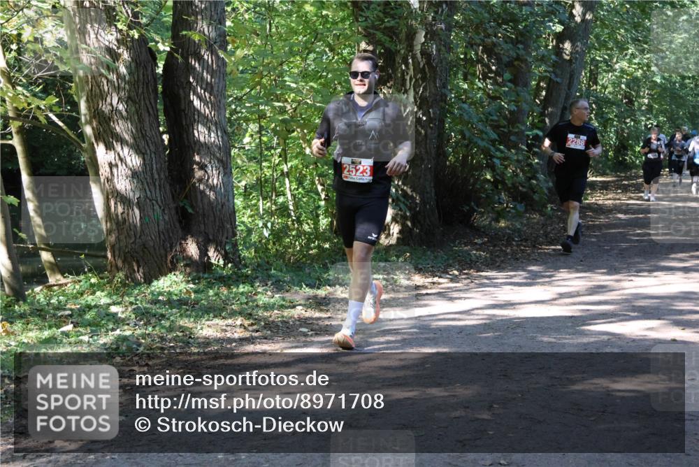 28.09.2025 - 33. Volkslauf durch das schöne Alstertal Strokosch-Dieckow http://msf.ph/oto/8971708 28.09.2025 12:20:13 Laufen 2523, 2288 meine-sportfotos.de