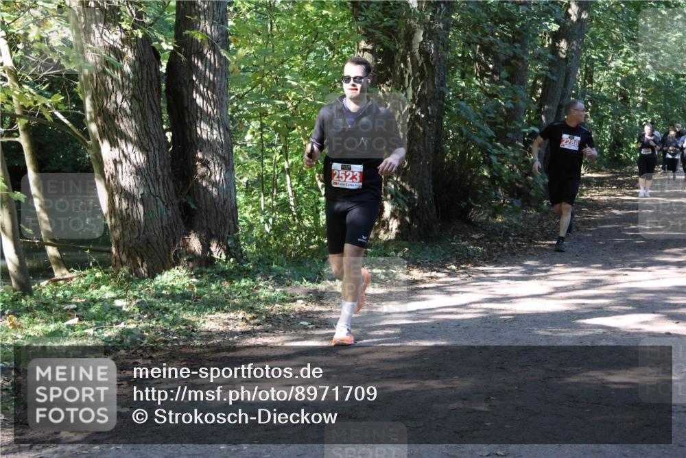 28.09.2025 - 33. Volkslauf durch das schöne Alstertal Strokosch-Dieckow http://msf.ph/oto/8971709 28.09.2025 12:20:13 Laufen 2523, 2288 meine-sportfotos.de