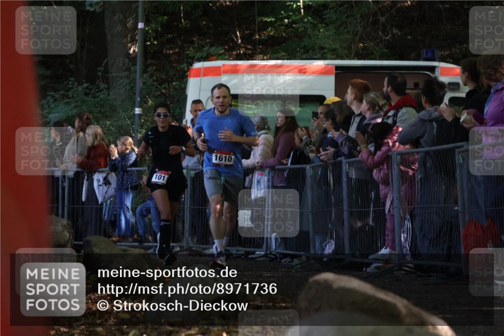 28.09.2025 - 33. Volkslauf durch das schöne Alstertal Strokosch-Dieckow http://msf.ph/oto/8971736 28.09.2025 11:54:23 Ziel 1011, 1610 meine-sportfotos.de