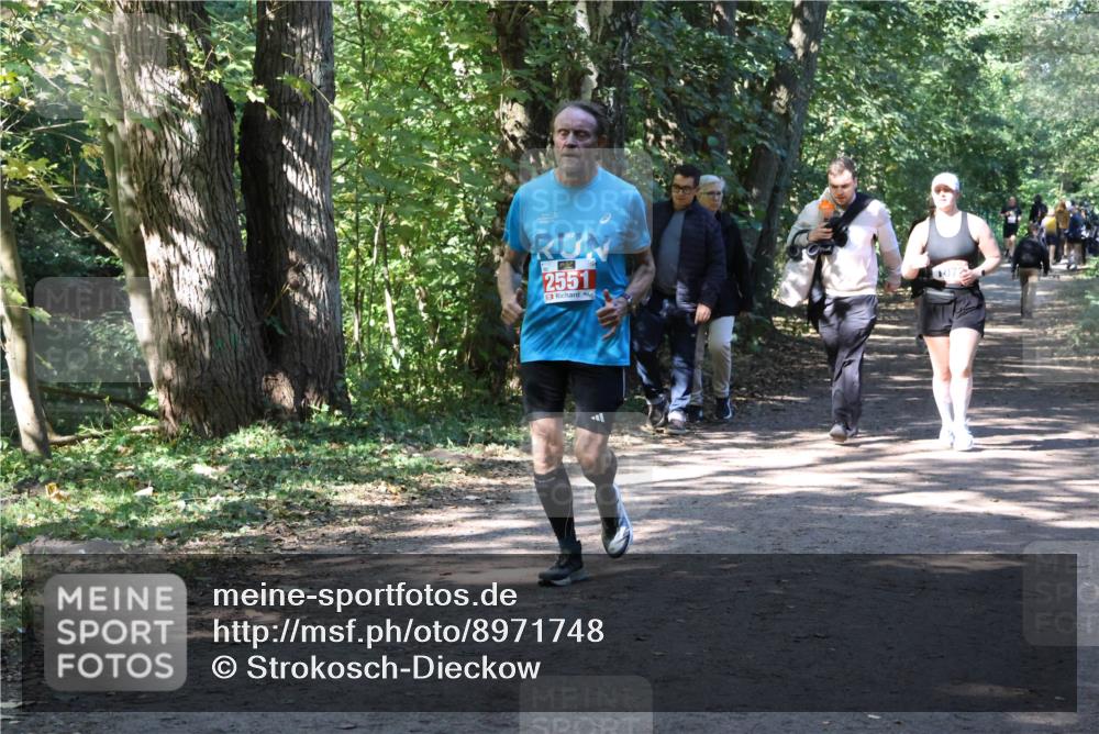 28.09.2025 - 33. Volkslauf durch das schöne Alstertal Strokosch-Dieckow http://msf.ph/oto/8971748 28.09.2025 12:20:49 Laufen 2551, 1072 meine-sportfotos.de