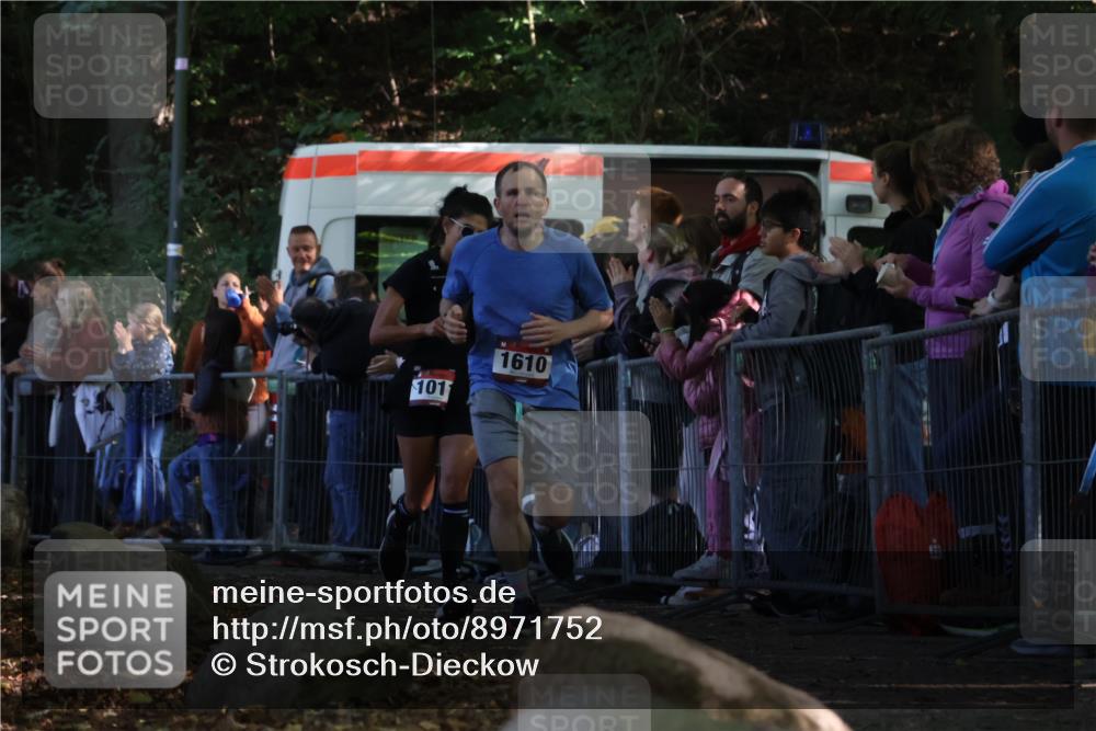 28.09.2025 - 33. Volkslauf durch das schöne Alstertal Strokosch-Dieckow http://msf.ph/oto/8971752 28.09.2025 11:54:24 Ziel 1011, 1610 meine-sportfotos.de