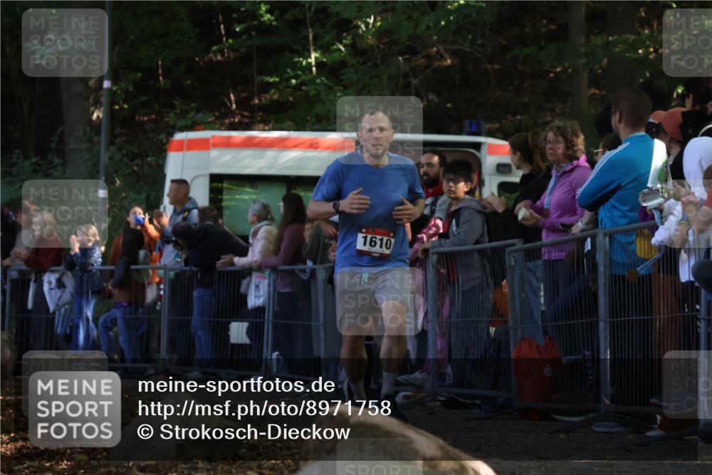 28.09.2025 - 33. Volkslauf durch das schöne Alstertal Strokosch-Dieckow http://msf.ph/oto/8971758 28.09.2025 11:54:25 Ziel 1011, 1017, 1610 meine-sportfotos.de
