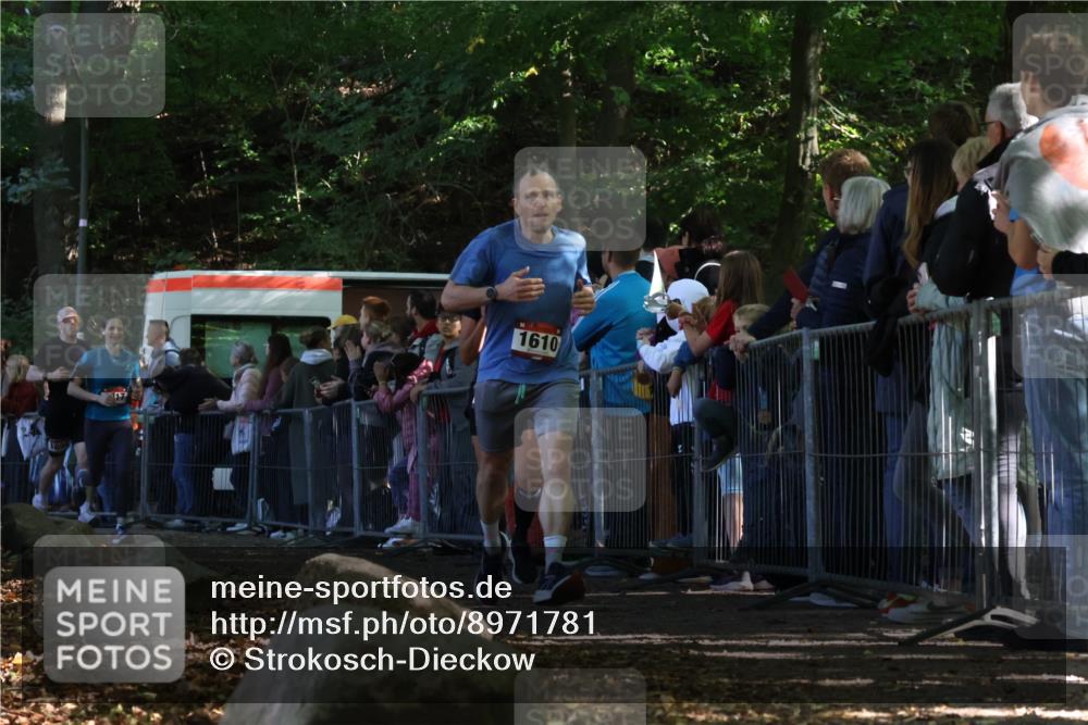 28.09.2025 - 33. Volkslauf durch das schöne Alstertal Strokosch-Dieckow http://msf.ph/oto/8971781 28.09.2025 11:54:26 Ziel 1011, 1017, 1610, 1698 meine-sportfotos.de